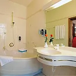 Astoria 4*