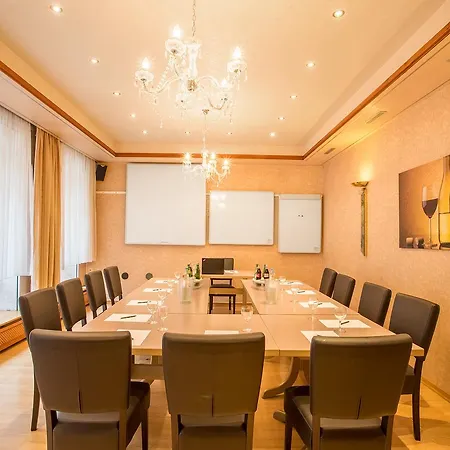 Astoria Hotel 4*