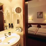 Astoria Hotell 4*