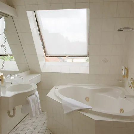 Astoria Hotel 4*